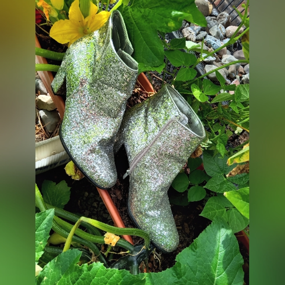 Glitter gogo booties sz 8